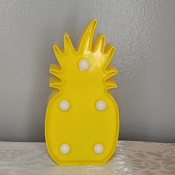 Yellow Pineapple LED Light ๐ SMALL - Picture 3 of 14
